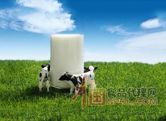 牛初乳什么时候吃 牛初乳的功效与作用适合人群
