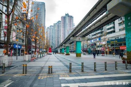 杨家坪步行街（探访重庆市杨家坪步行街的美食购物和娱乐）