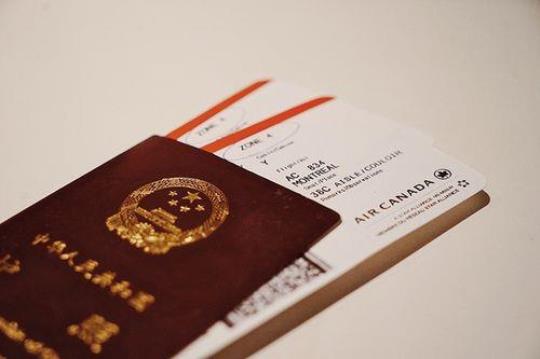 出国机票需要护照吗(护照是出国必备的文件)