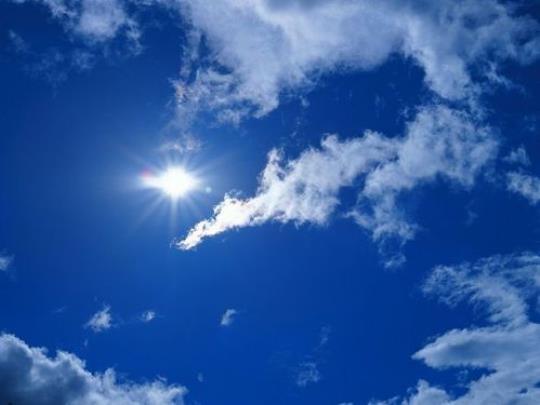 关于描写夏日蔚蓝天空的优美句子大全 关于描写夏日的古诗