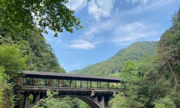 龙穿峡景区