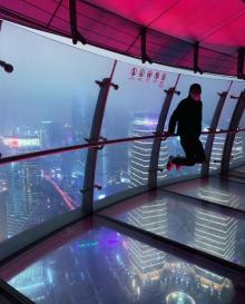 东方明珠259米全透明悬空观光廊18