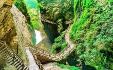 龙水峡地缝1