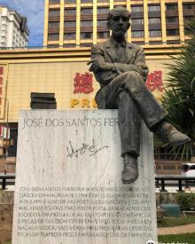 若瑟 山度士 飞利拉雕像3