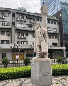 佐治?欧华利塑像2