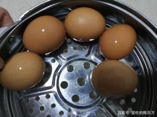 鸡蛋裹银变色是何原因