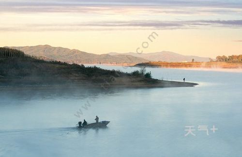 关于形容夜半宁静的诗句合集(精选) 形容夜半的成语