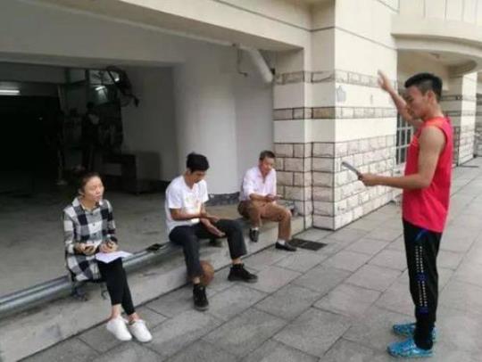 体育教师服装费发放 体育教师资格证考试内容