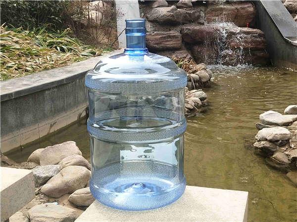 一桶矿泉水三十斤多少钱