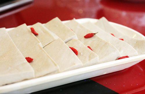 一块豆腐的7大养生功效 养生黑豆腐的做法