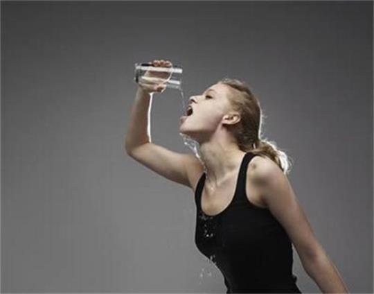 喝水少会引起血小板高吗