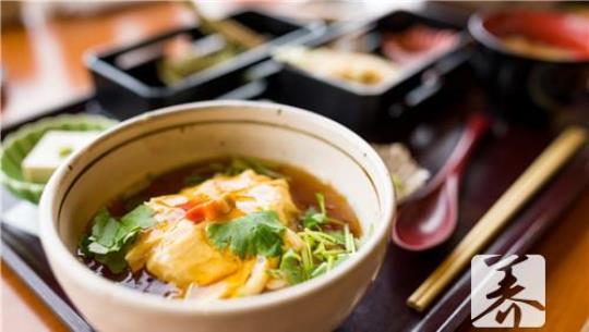 猪血炒豆腐