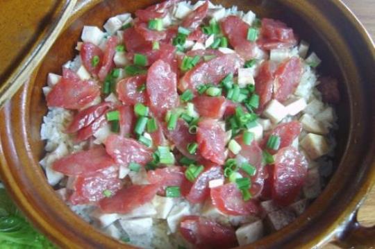煲仔饭的做法 广式腊味煲仔饭做法