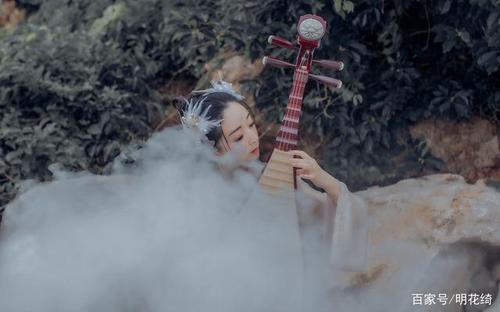 犹抱琵琶半遮面出自哪首诗