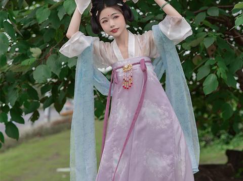 如何穿齐胸襦裙