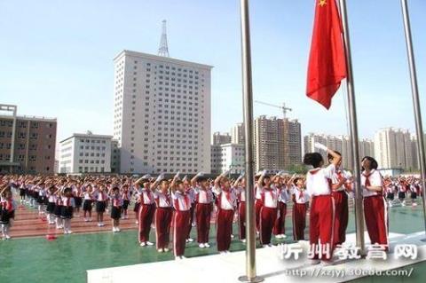 升旗仪式感想50字 升旗仪式视频