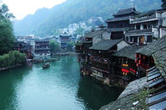 凤凰古城周围景点（探秘凤凰古城周边的旅游胜地）