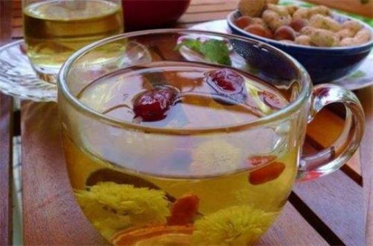 枸杞可以和菊花一起泡水喝吗