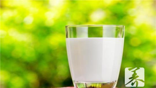 生牛乳好还是脱脂乳好