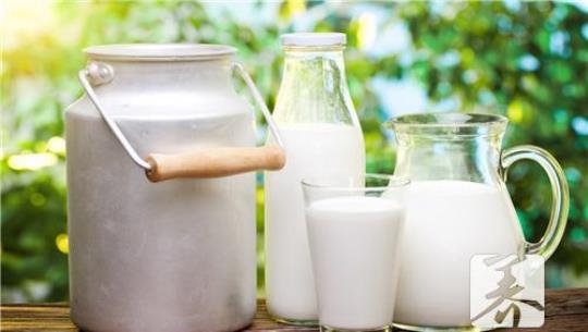 生牛乳好还是脱脂乳好