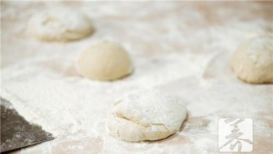 冻馄饨冷水还是热水下锅呢？