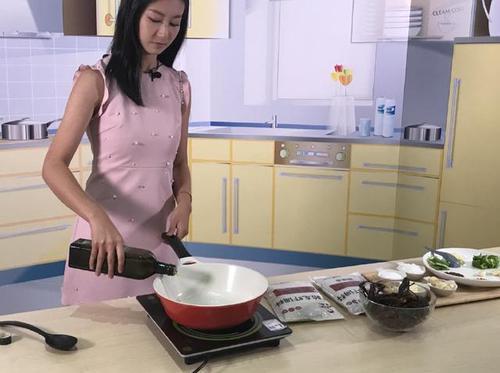 关于美女做饭的古诗句合集(实用) 关于美女做饭的古诗句