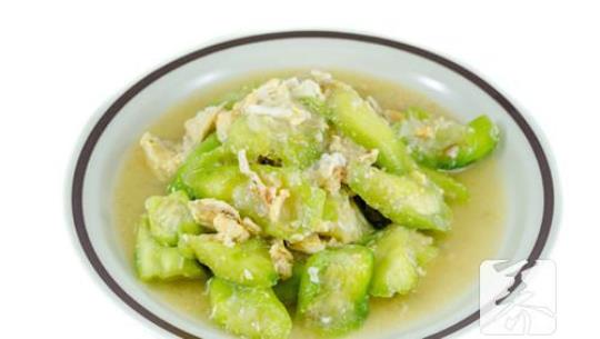 鱼和丝瓜能同时吃吗？