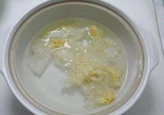 泡发的银耳隔夜能吃吗