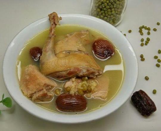 绿豆煲鸽子汤的功效