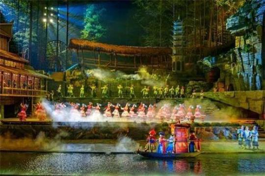 凤凰古城边城白天演出时间？