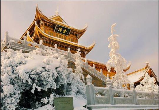 峨眉山适合什么季节去?？