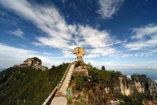 轿顶山门票价格及开放时间（详细介绍轿顶山旅游景点）