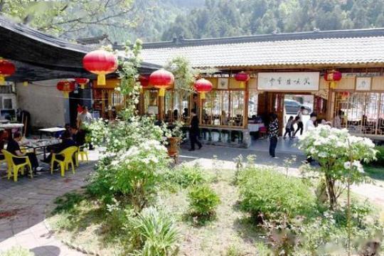 探访小陇山（发现小陇山的自然美景与人文历史）