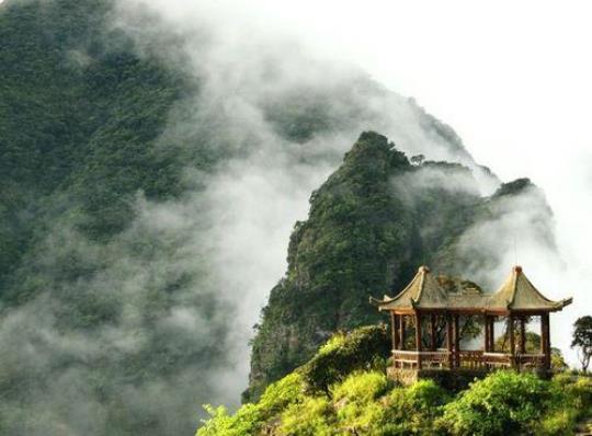 金秀旅游攻略（带你了解金秀的美食景点和住宿）