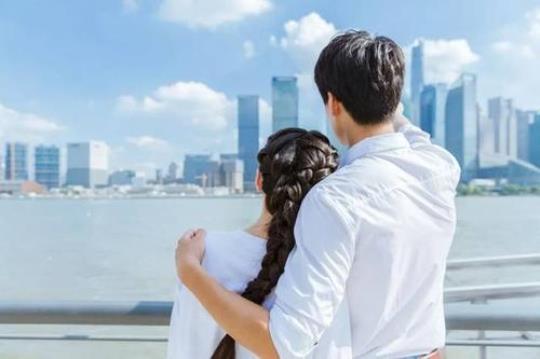 关于表明男女人生初相见的句子大全 身份证表明男女